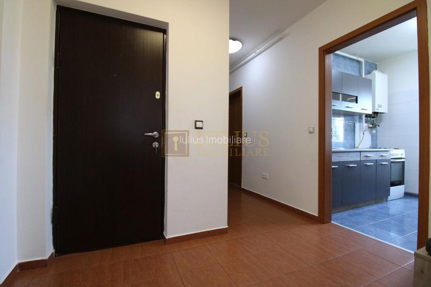 Aradului; decomandat, bucatarie inchisa. Parcare privata inclusa. - 10