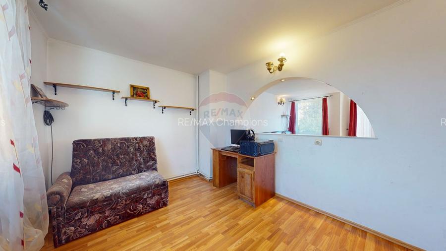 Casă individuală de vânzare | P+E+M | Central | Cristian - 11