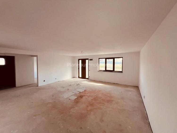 Casă in Mocira pe parter ,semifinisata ,493 mp teren  - 11