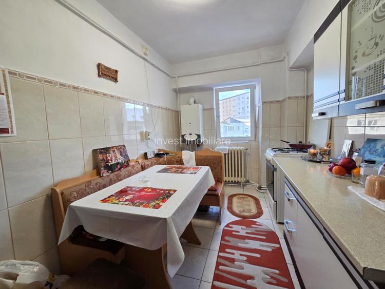 DE VANZARE-APARTAMENT 4 CAMERE-DECOMANDAT-DACIA - 6