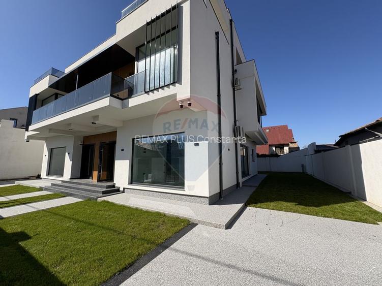 Casă / Vilă cu 8 camere de închiriat în zona Faleza Nord - 17