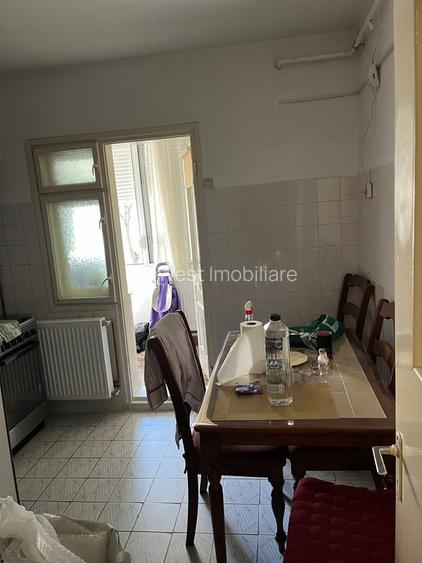Soarelui | 3 camere | Decomandat | 2 băi | Centrala proprie | Etaj 2 - 4