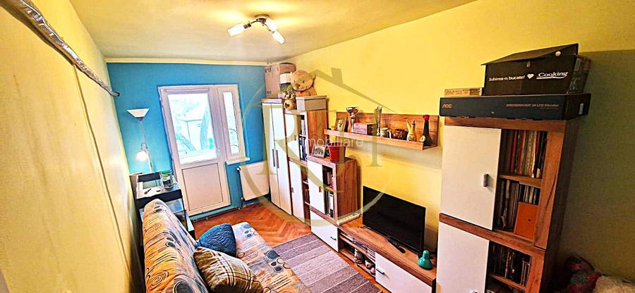 Vand apartament cu 4 camere in zona spitalul judetean,comision ,,0'' - 8
