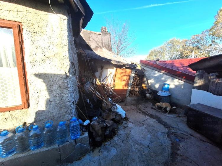 Teren zona Petricani / 122 mp / casa demolabila / D: 11.08 m / comision 0% - 8