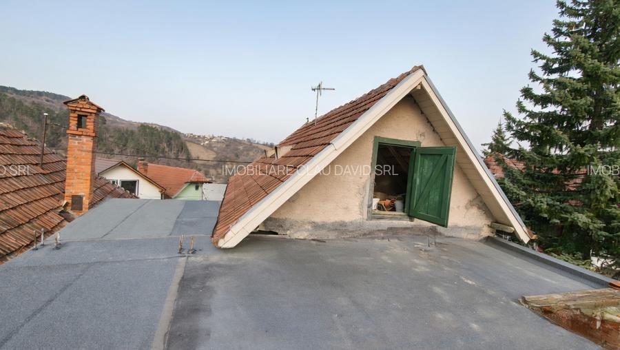 CASA SINGUR CURTE DE RENOVAT  cu teren 297 mp -ZONA PIATA UNIRII- comision 0% - 8