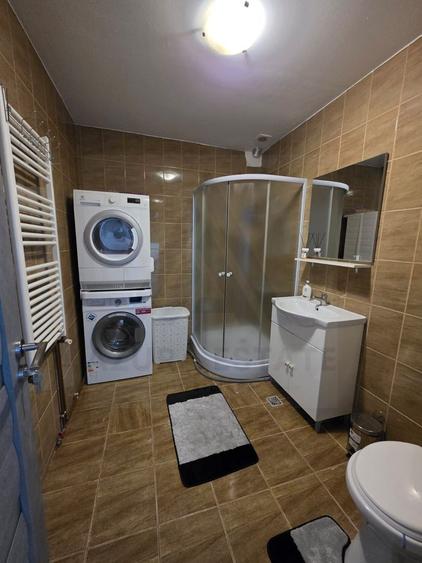 Apartament modern 3 camere 65 mp utili balcon zona Vasile Aaron