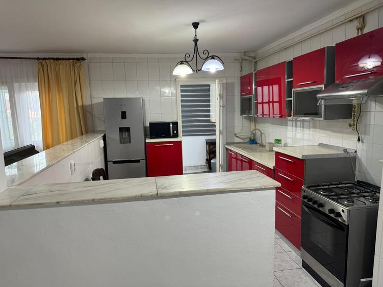 Apartament cu 3 camere, zona Pacurari - Arcu