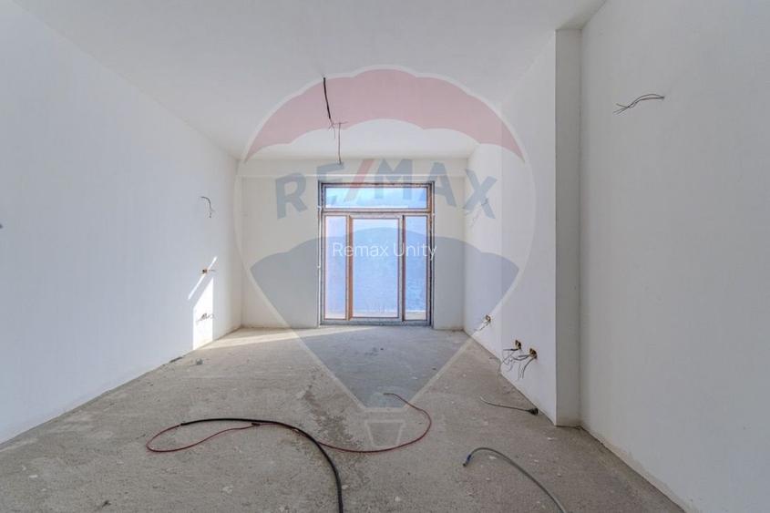 Activ Hotelier SubEvaluat | 18.000 mp construiti | 3 ha teren | BRASOV - 28