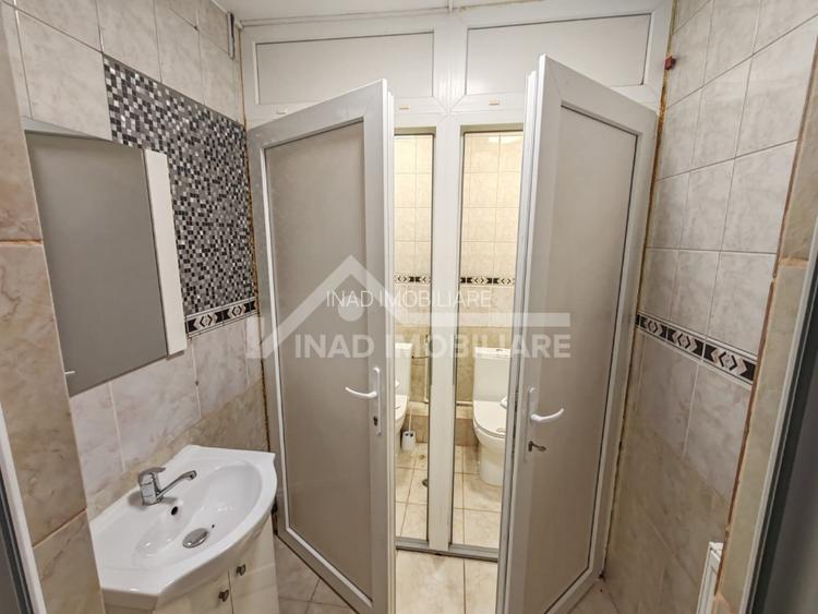 Casă de închiriat, Strada Republicii,  D+P+2E, curte proprie de 550 mp - 12