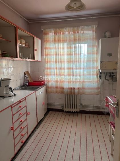 Inchiriez apartament 3 camere, etaj 1, 90 mp, loc de parcare. - 2