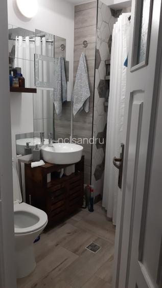 Unic proprietar vand Studio cochet renovat si mobilat in stil unic minimalist .. - 12