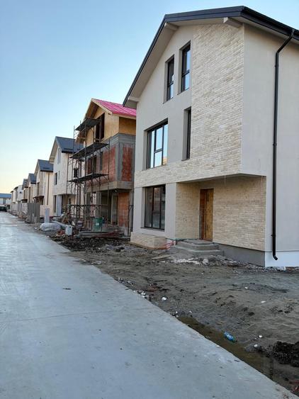 Vilă spațioasă 235 mp | P+1+M | 3 dormitoare | Curte amenajată | La cheie