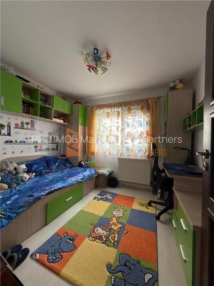 Apartament 3 camere cf 1 semidecomandat zona Micro 3 - 6