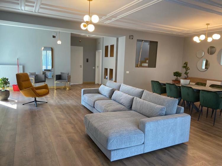 Vila de lux in zona Baneasa - Sisesti, cu 6 camere, 4 parcari, vedere lac