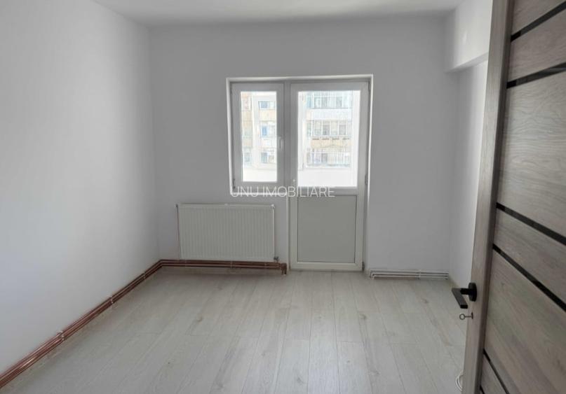 Etaj 3/10 - 2 camere decomandat - renovat - bloc pe cadre - Dacia - 6