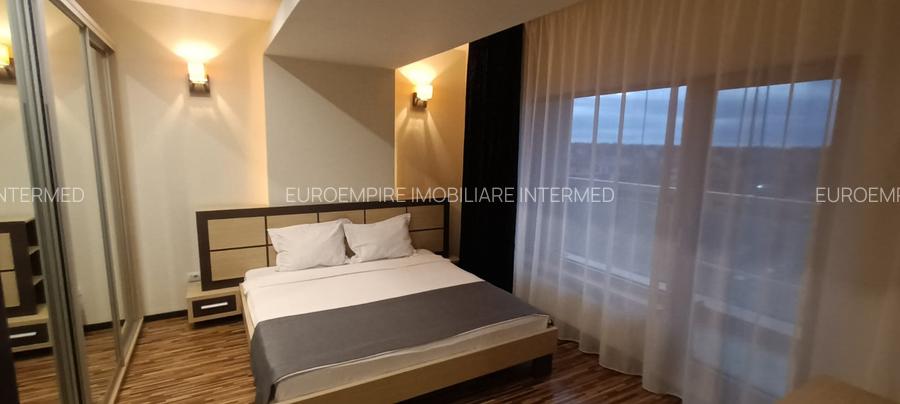 Apartament cu 3 camere de închiriat, zona Km 5 - 4
