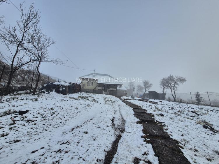 De vânzare | Casă bătrânească + teren generos | Zona Balaur – Dobren - 2