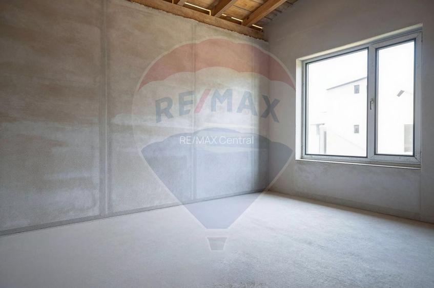 Casă cu 4 camere de vânzare, 130mp utili, teren 600mp in Harman - 20