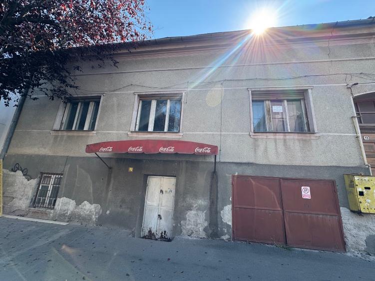 Casa zona centrala cu spatiu comercial