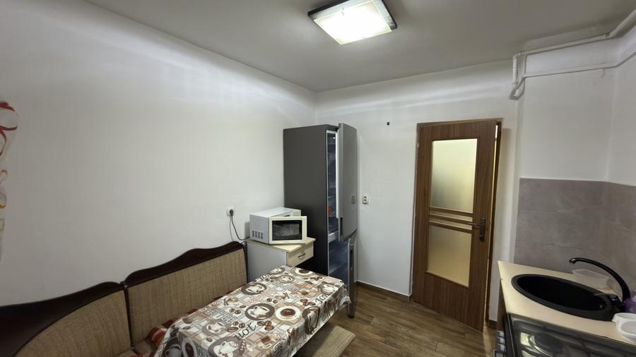 Apartament decomandat 3 camere/2 bai/ 63 mp/ zona Mercur Cetate