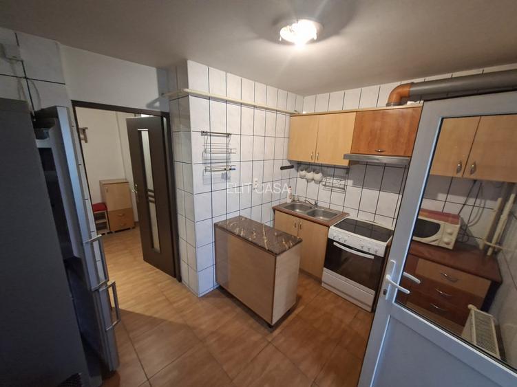 Apratament cu 3 camere decomnadat, etajul 3/4, zona Nicolina - 7