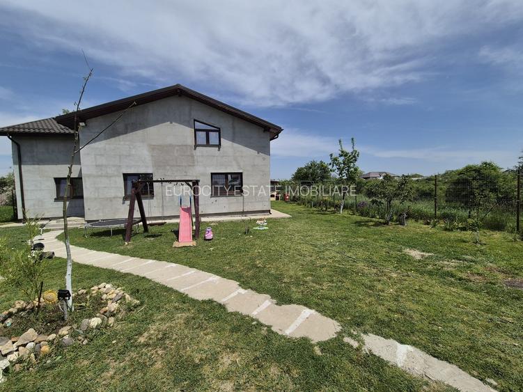 Mihailesti, vanzare vila P+M, 258mp, teren 912mp. - 3