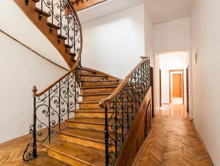 Piata Lahovari vila deosebita - 2