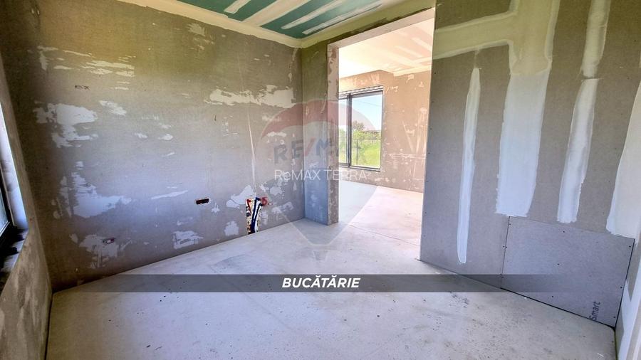 Vă propunem spre vânzare o casă deosebită - 23