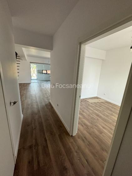 Casa/Vila de vanzare, P+1, 5 camere, curte - 2