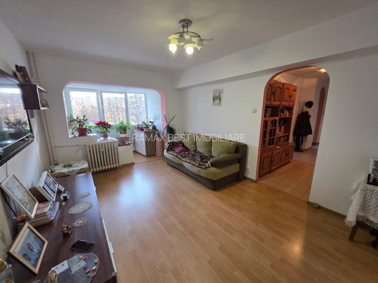 Piata Gorjului, 5 minute metrou, stradal pe Iuliu Maniu, vedere mixta, bloc 1979 - 8