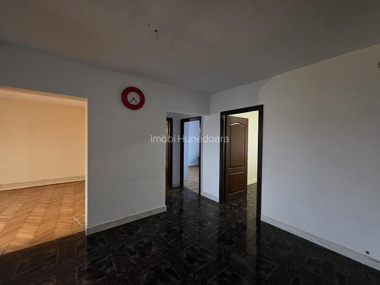 Apartament 4 camere de vânzare SU 78 mp, 2 bai - Simeria 2, Jud. Hunedoara - 11