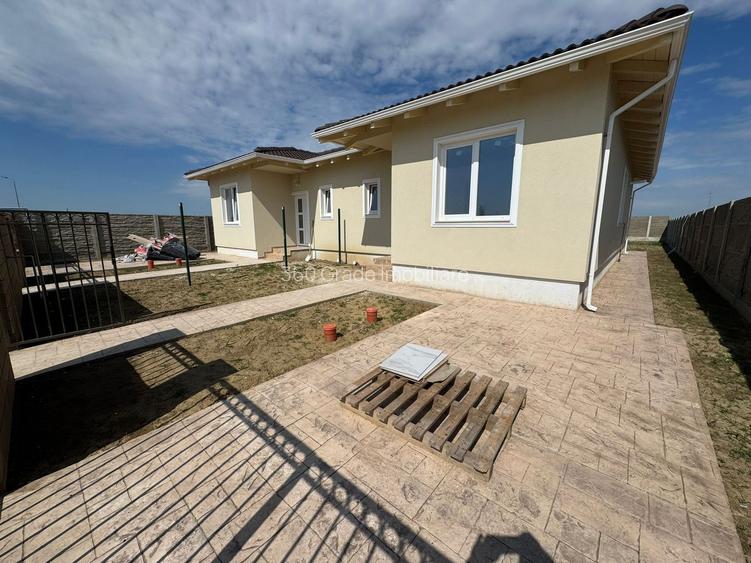 Duplex pe parter 67 utili / 300 teren La asfalt - 2