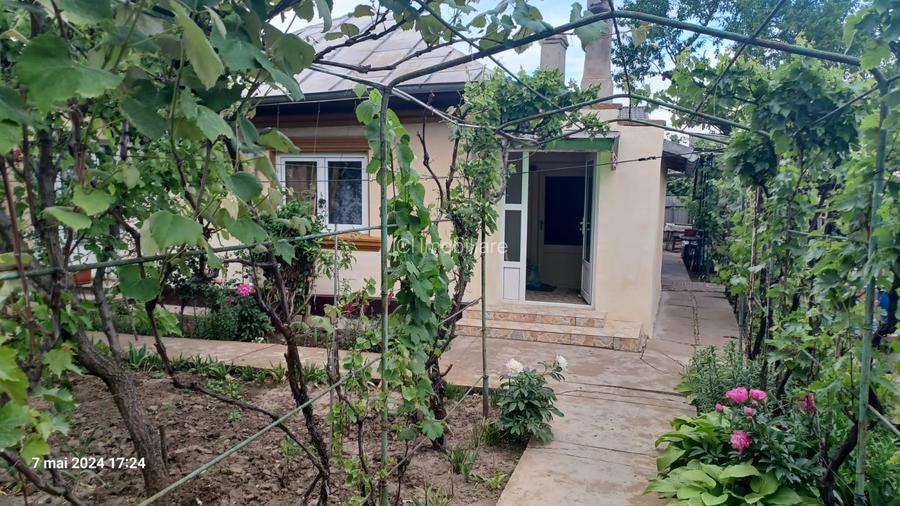 Urziceni Casa de vanzare cu garaj str.Regiei nr.13 teren 568 mp locuinta 109 mp - 2
