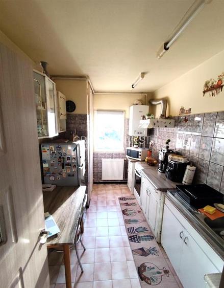 Apartament 3 camere decomandat 2 balcoane zona Calea Poplacii - 12