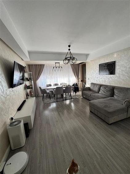 Vanzare Apartament 3 camere Semidecomandat  Cartier Solar - 18