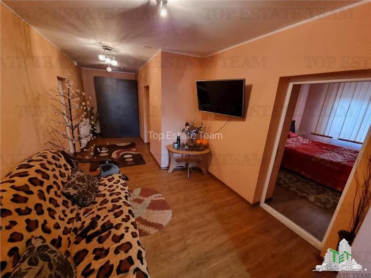 2 case  la pret de una in Valu lui Traian - 17