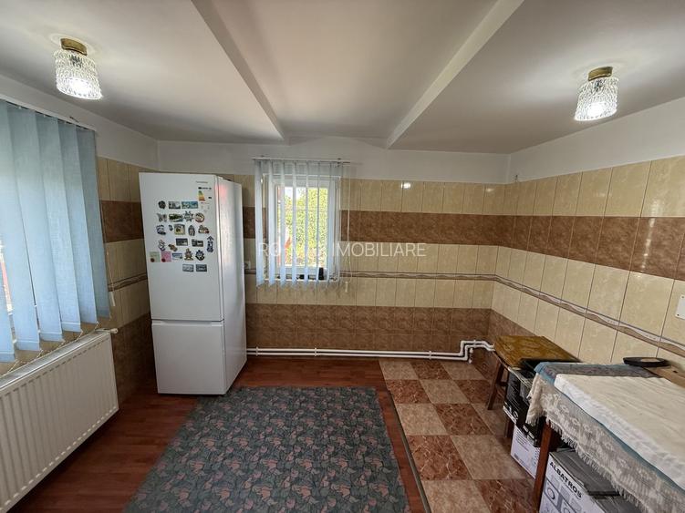 Vila construită in 2010 - P+1+pod - S=236 mp și curte 238 mp Campina! - 36