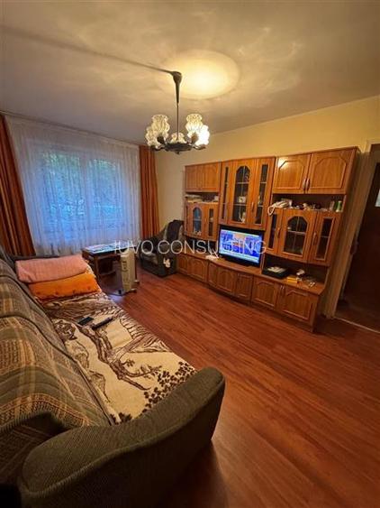 Apartament 3 camere Semidecomandat Bld. Obregia - 4