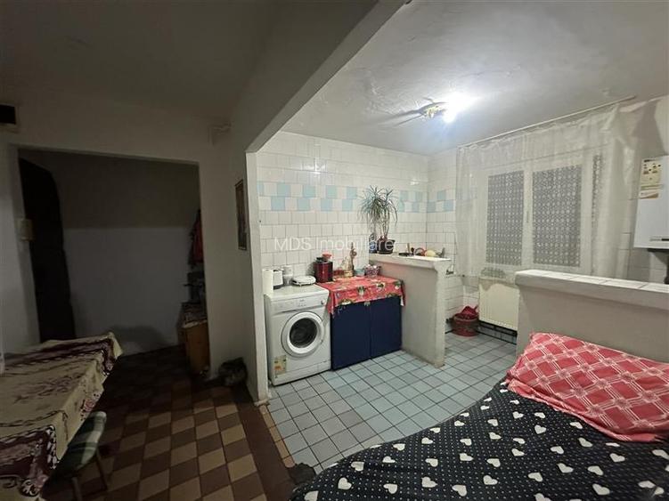 Confort 1 la etajul 2, model mare  cu centrală propie lingă Piața - 8