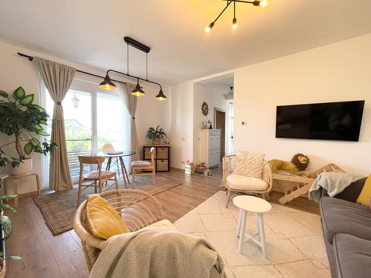 COMISION 0 Triplex pe colt, 90 mp utili, mobilat, utilat - Mosnita Veche