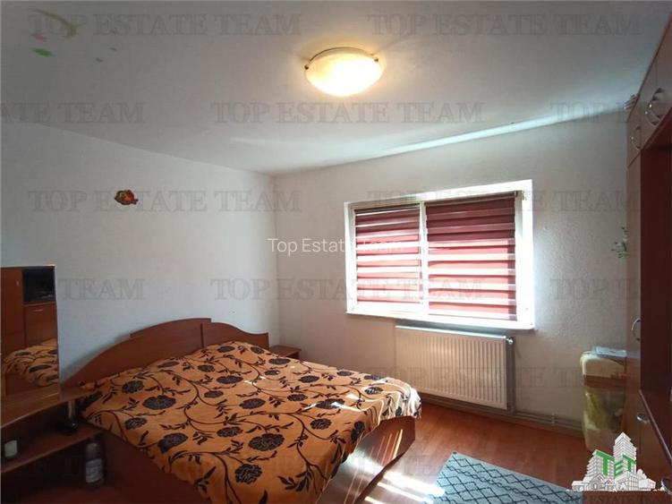 Oferim spre inchiriere un apartament deosebit decomandat cu 2 camere si balcon i - 3