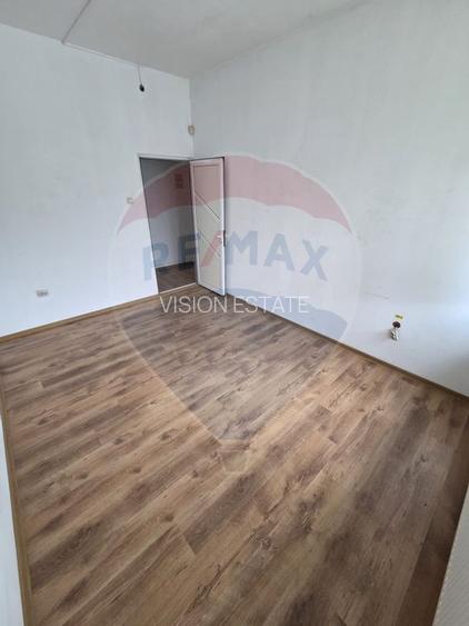 Ansamblu casa de locuit, hala productie ,spatiu de birouri si teren - 6