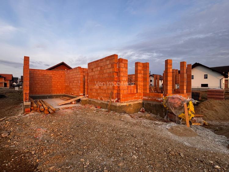 Casă la stadiul de roșu, situată în Beclean, cartier Podirei. - 2