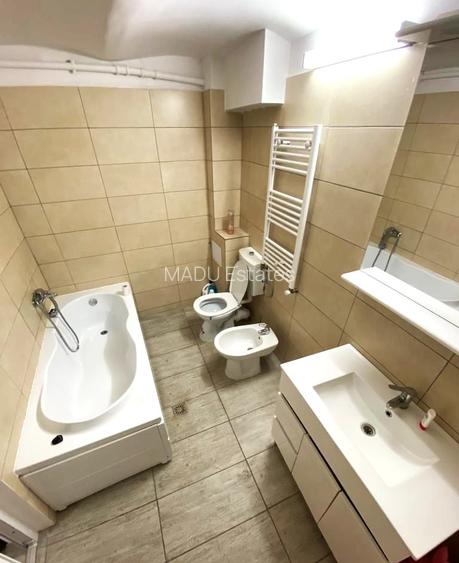 Parcul Carol, apartament in vila, parter, 6 camere, 4 bai, 2 bucatarii, pt birou - 8