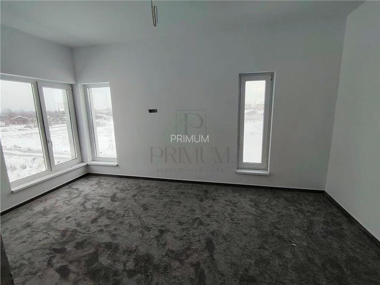 Comision 0 % - Duplex despartit prin camera tehnica - balcon mare - teren 370 mp - 5