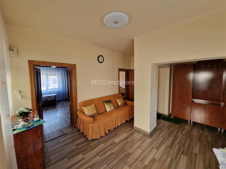 Casa cu 2 camere+living, renovata complet, in Episcopia Bihor - 2