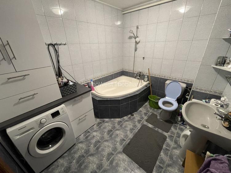 Casa S+P+E+M | 605 mp utili | 10 camere | 3 bucatarii | 4 bai | 3 terase | Garaj - 33