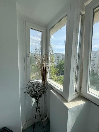 Proprietar, vând apartament decomandat cu 3 camere, având o suprafață de 84 mp,  - 11