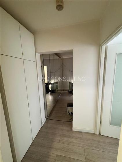 Vanzare Apartament 3 camere Semidecomandat Bld. Obregia - 2