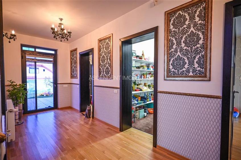 Resedinta distincta, mobilata cu rafinament, pe 1.000 mp teren, Central, Sacele, - 29